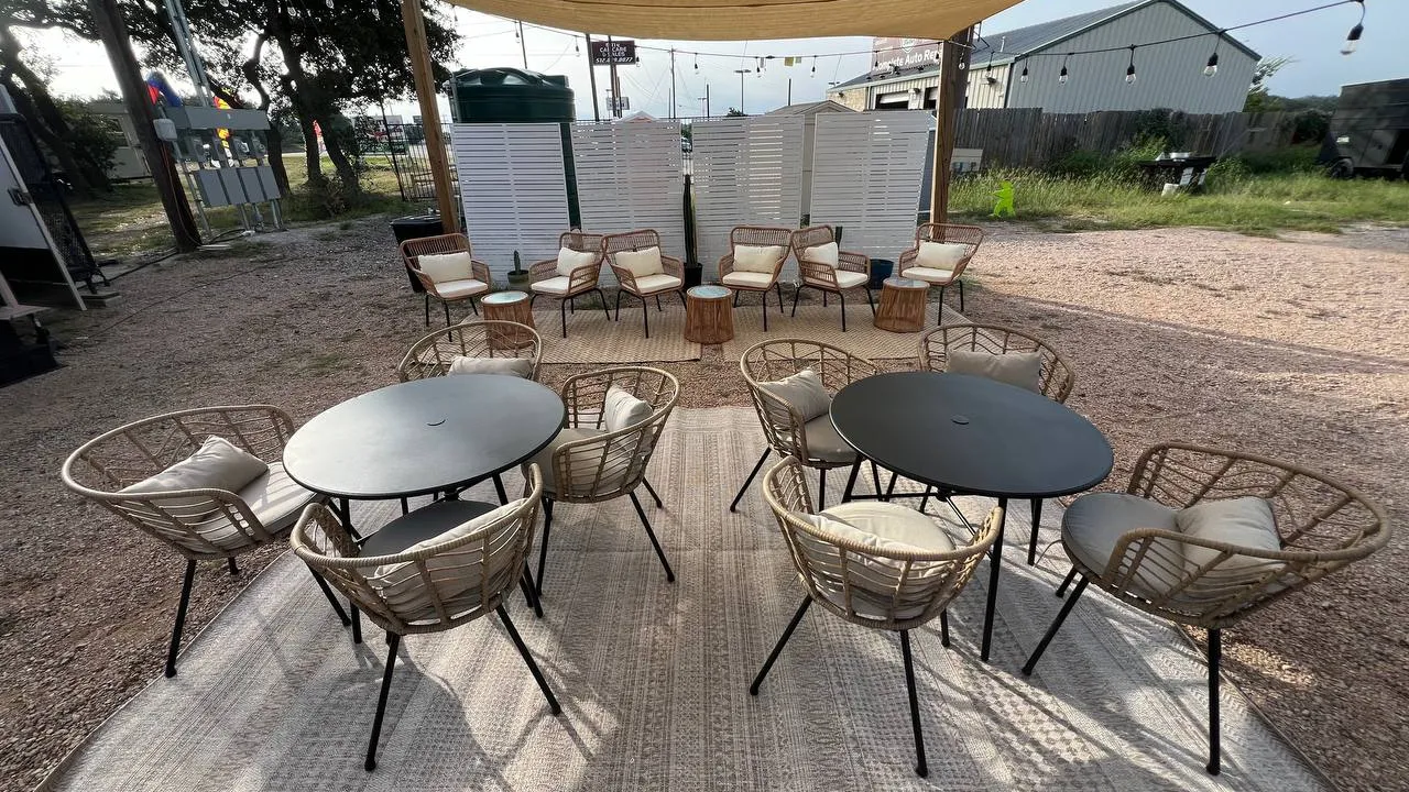 Outdoor setting to enjoy best burgers from best food trucks Austin finds